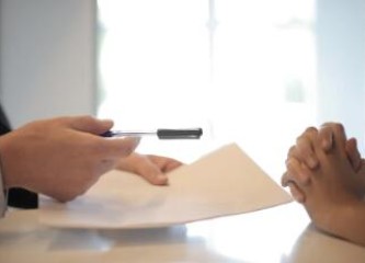 借10万半年后要多还11万正常吗？是否合法合规？